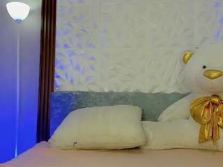 mia-alejandraa Live Webcam on CamSoda