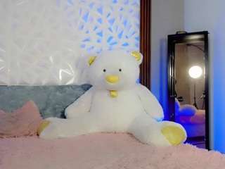 Mia-Alejandraa live webcam show