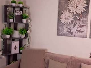 sharleneheim, female webcam model,  years old, on live webcam
