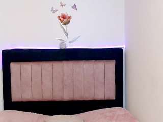 valeryxs1, female webcam model,  years old, on live webcam