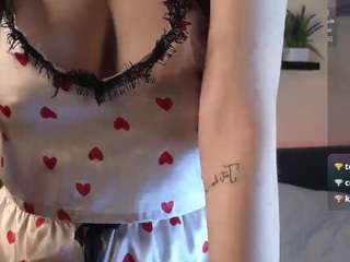 le modèle jenifer-stound est en webcam porno dans un show sur le site camsoda, il possède les tags suivants: anal,ass,young adult,teen 18,tease,striptease,strip,spank,sexy,public,orgasm,no smoking,no drinking,nature,naked,lush,lingerie,fingering,feet,erotic dance