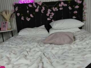 mira-silk's CamSoda show and profile