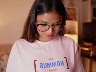 saraparisi's CamSoda show and profile