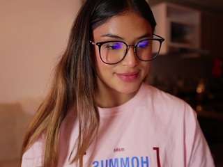 saraparisi's CamSoda show and profile