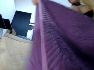 laura-fit live webcam show