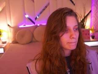 cuteefoxy, female webcam model,  years old, on live webcam