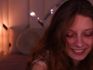 cuteefoxy's CamSoda show and profile