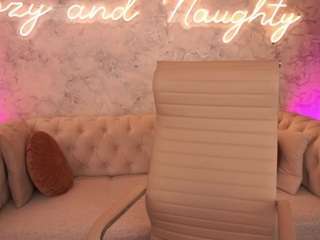 CuteeFoxy live webcam show