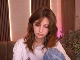 CuteeFoxy live webcam show