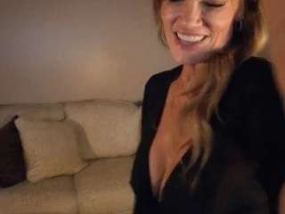 hotwifeamber's CamSoda show and profile