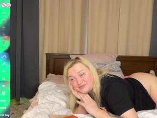 lisawilliamss, female webcam model,  years old, on live webcam