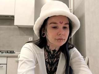 Image 1 of raymondeschuldt, female webcam model,  years old, on live webcam