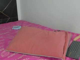 skarleth-queen's CamSoda show and profile