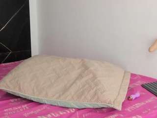 skarleth-queen's CamSoda show and profile