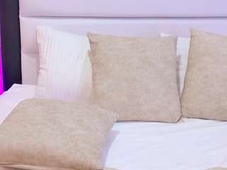 violetfrost's CamSoda show and profile