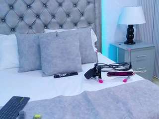 violetfrost's CamSoda show and profile