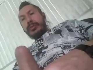 alejandromagnover's CamSoda show and profile