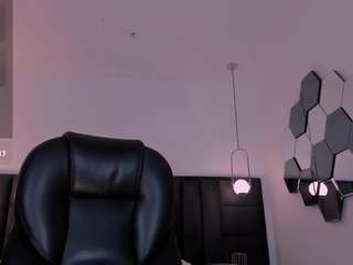 bellathompson's CamSoda show and profile