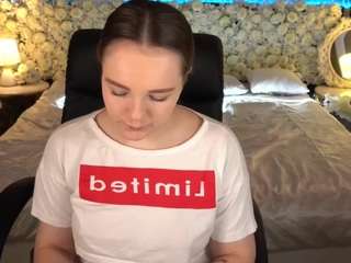 foxyshyyy's CamSoda show and profile