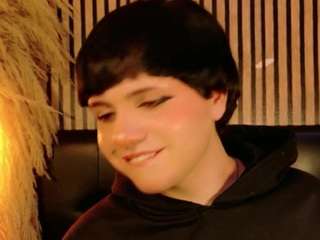 hiddenhotcake, male webcam model,  years old, on live webcam