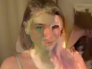 Model ini sedang live sekarang. shantelcroghan