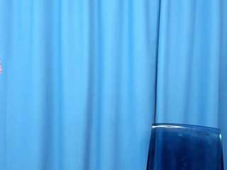 evelynnbrearley, female webcam model,  years old, on live webcam