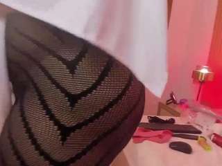 helen-camila's CamSoda show and profile