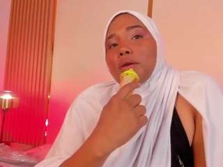 helen-camila's CamSoda show and profile