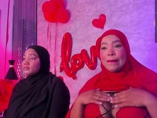 helen-camila's CamSoda show and profile