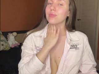 lorileeestain's CamSoda show and profile