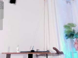 Manyaa1 live webcam show