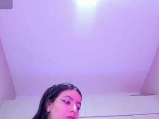 miaturnner Live Webcam on CamSoda