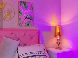 mystikdoll's CamSoda show and profile