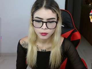 barbiechloe, female webcam model,  years old, on live webcam