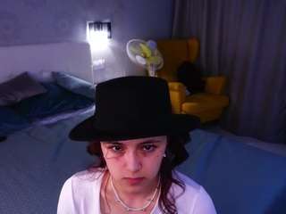 gladismoc's CamSoda show and profile