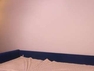 Live cam show with Aurora