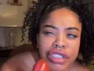 Golden Ticket Show: BLOWJOB  BIG DILDO (50 tokens per ticket)