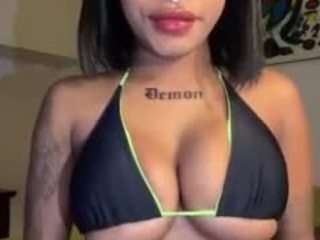 hopefrench's CamSoda show and profile