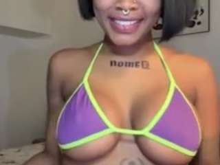 Live webcam model hopefrench on Soda Cams