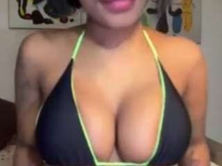 Live webcam model hopefrench on Soda Cams