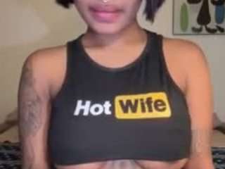 hopefrench's CamSoda show and profile