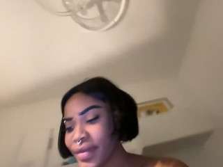 hopefrench's CamSoda show and profile