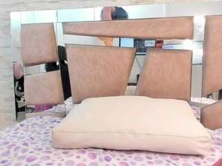 kendall-grace Live Webcam on CamSoda