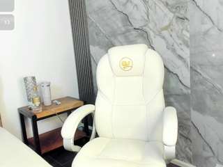 ely-brown, female webcam model,  years old, on live webcam