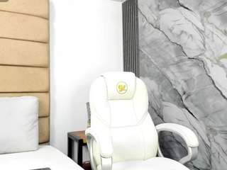 ely-brown's CamSoda show and profile