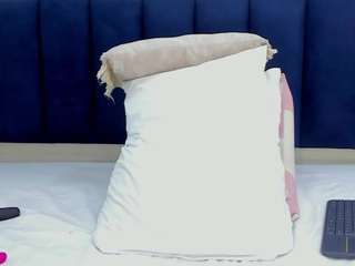 mayaevansmg's CamSoda show and profile