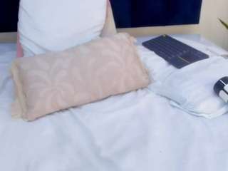 mayaevansmg's CamSoda show and profile