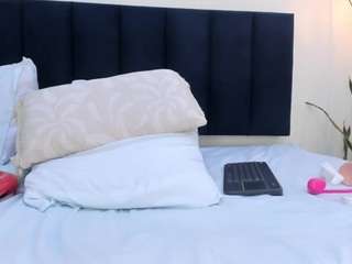 mayaevansmg live webcam show
