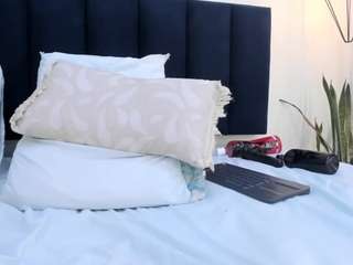 mayaevansmg live webcam show