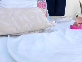 mayaevansmg live cam preview